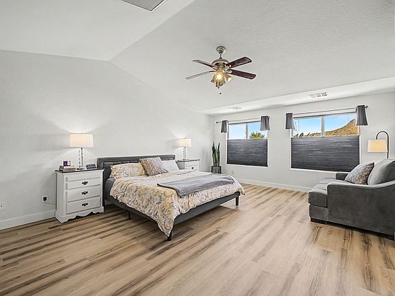 2nd image of 5924 W Park View Ln