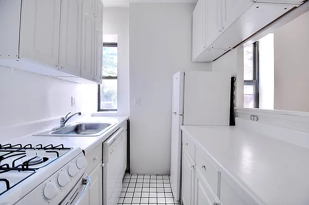 Rented by Urbane Brokerage | media 7