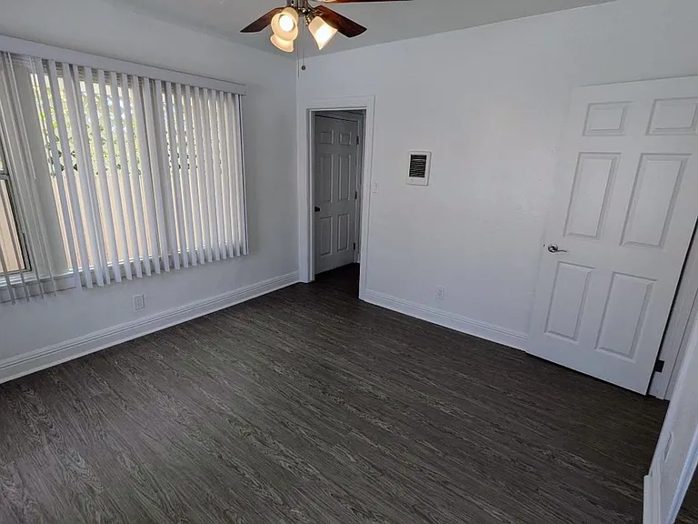 Del Oro Apartments — Photo 8