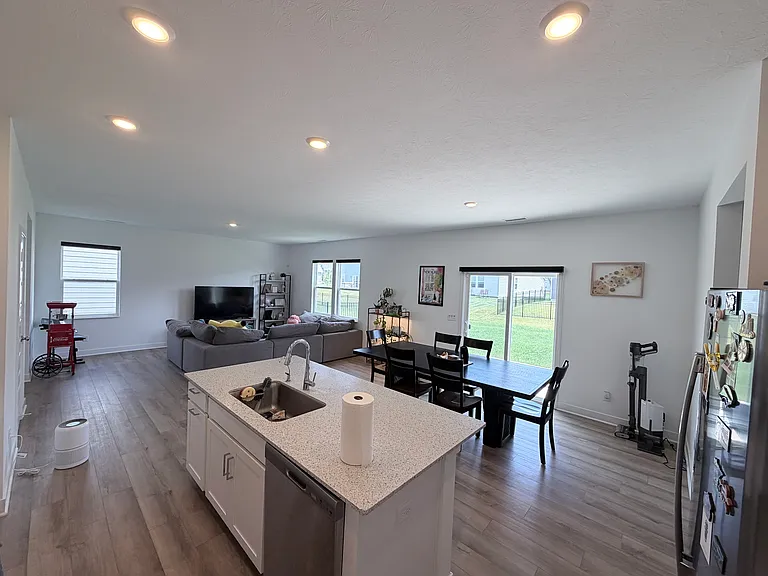 2137 Egbert Rd — Photo 10