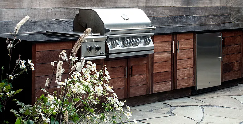 Rented by Compass | media 24