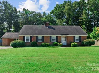 7628 Rolling Hill Rd, Charlotte, NC 28227