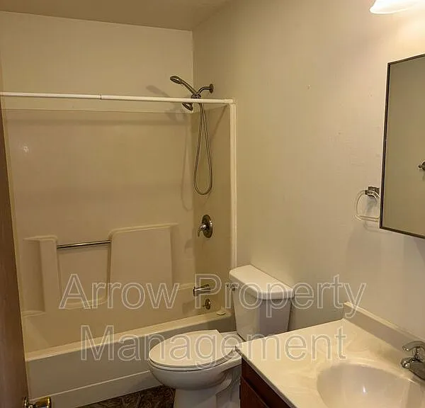 305 N East St #11 — Photo 6