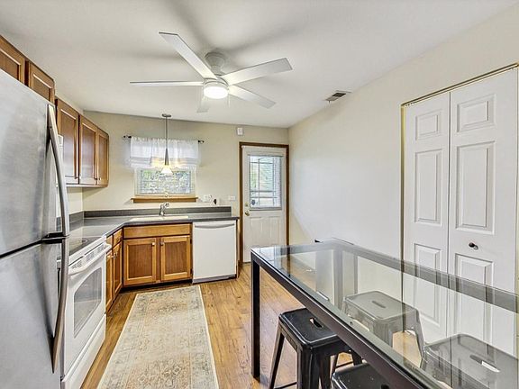 4th image of 120 E Winchester Rd APT D