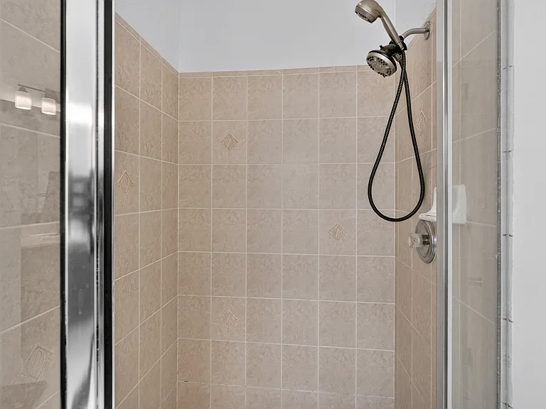 515 Corvina Dr — Photo 17