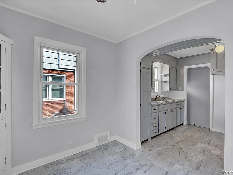 322 Harvard Rd S — Photo 8