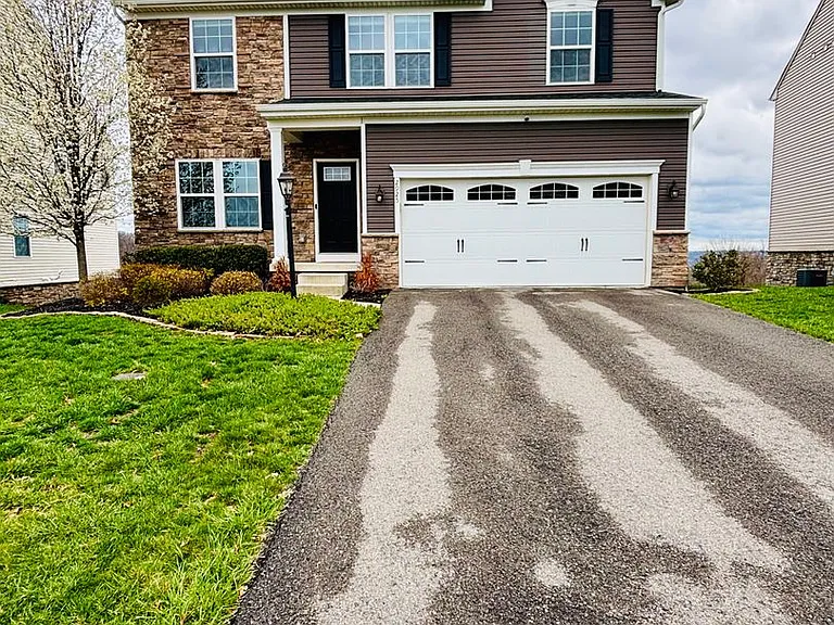 2925 Pinnacle Dr — Photo 1