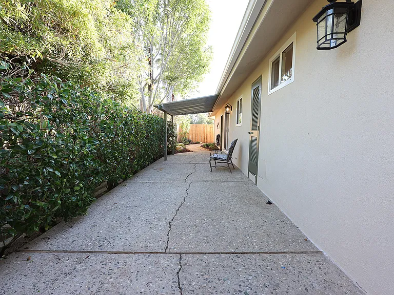334 Consuelo Dr #B — Photo 14