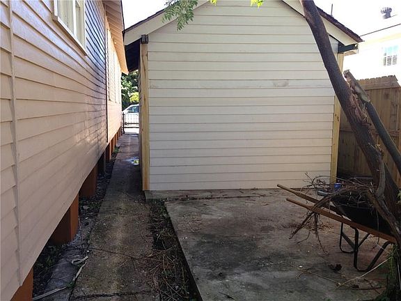 3rd image of 1423 Music St