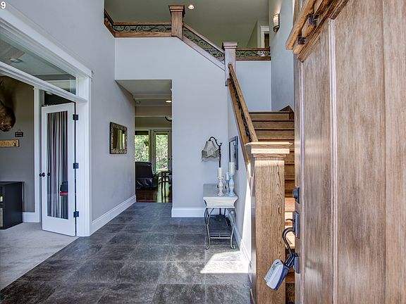 4th image of 202 Soho Dr