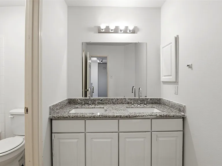 18427 Grove Brook Ln — Photo 38