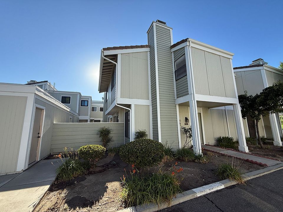 1st image of 27060 Crossglade Ave Unit 2