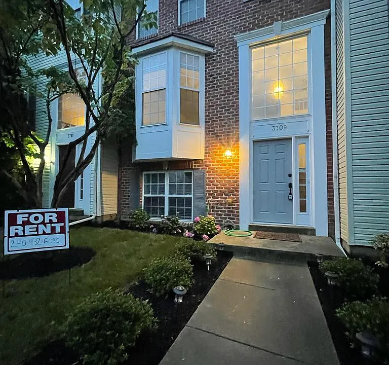 3709 Singleton Ter