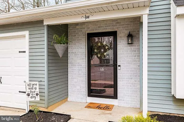 3 bed, 1.5 bath, 1328 sqft, $2,950 — Photo 1