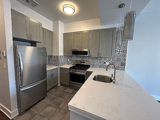 3rd image of 25-34 Steinway St #2O
