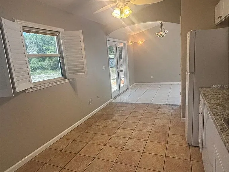 510 S Cedar Ave — Photo 8