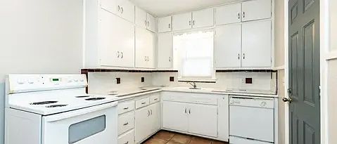 3rd image of 3318 32nd St