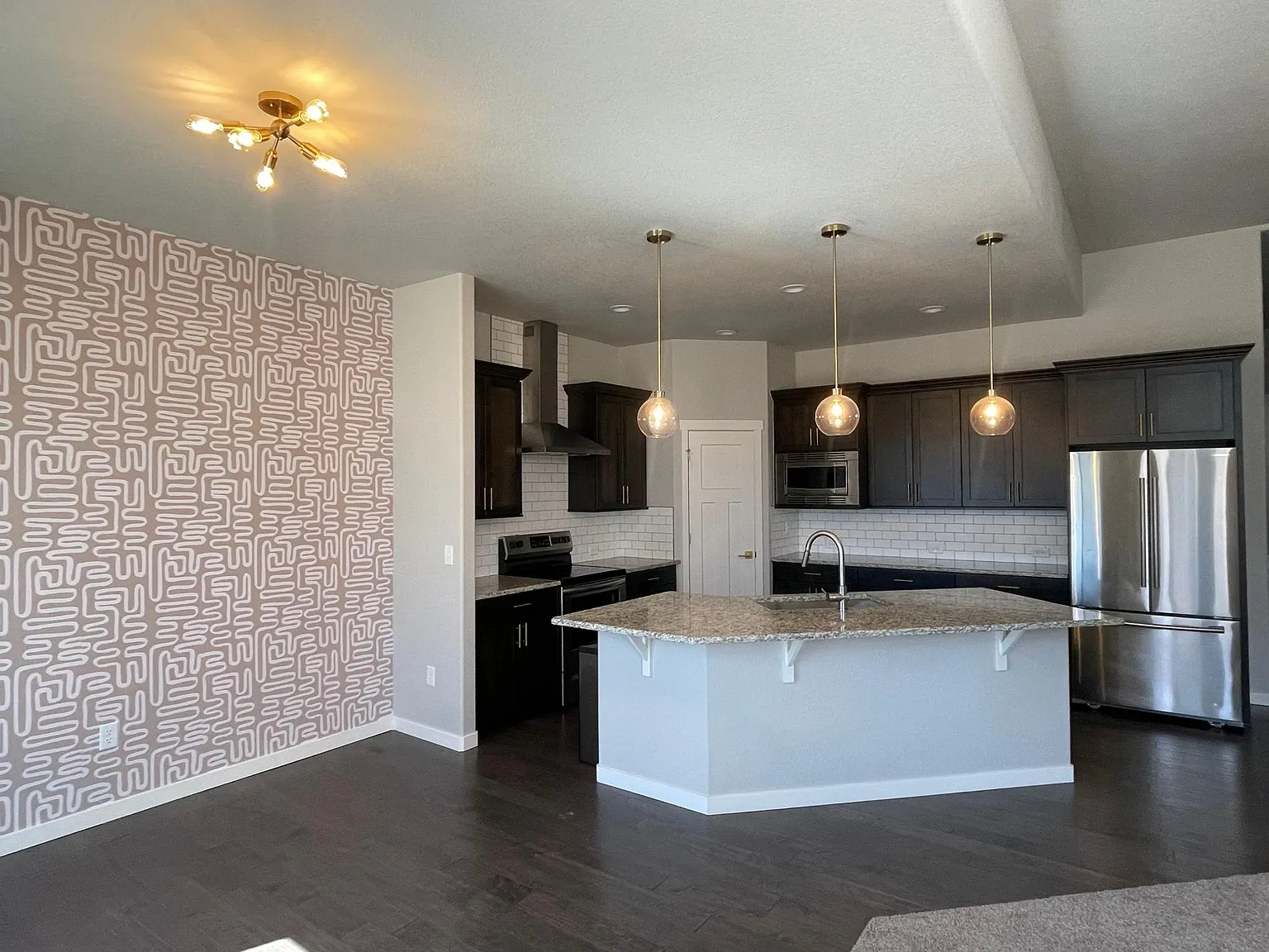 3 bed, 2996 sqft, $3,600 — Photo 2