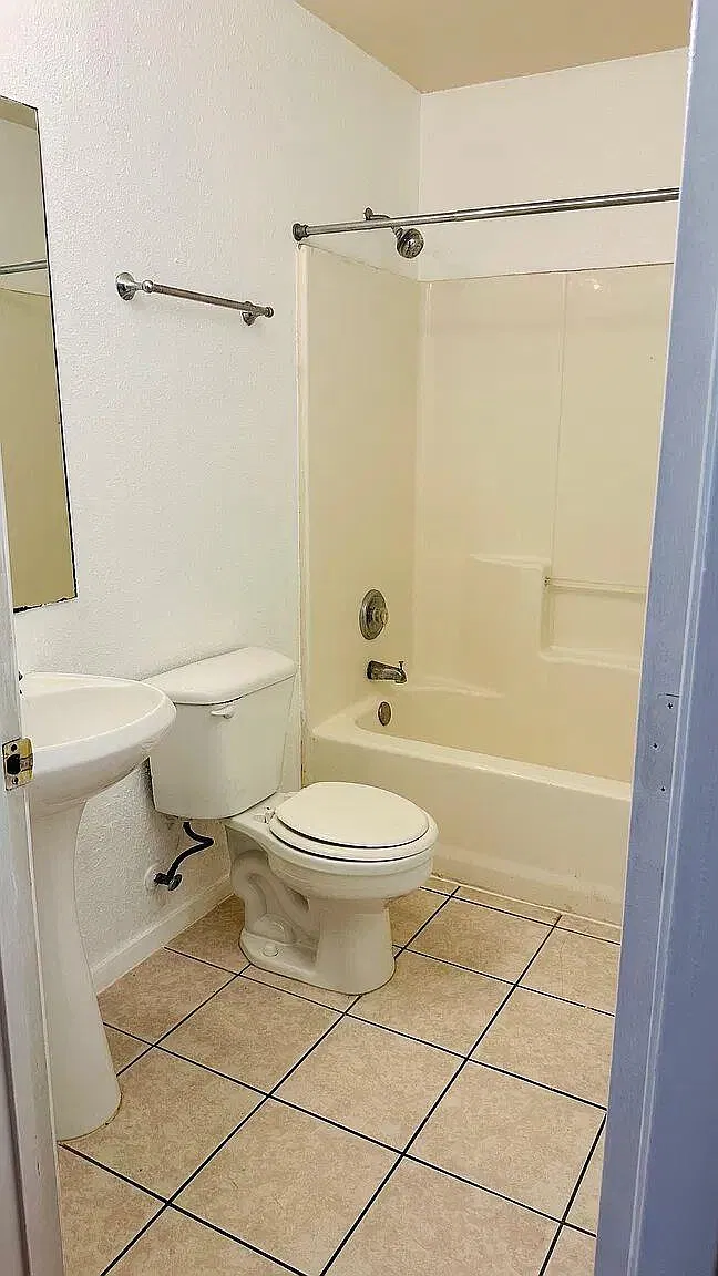 2 bed, 2.0 bath, 1024 sqft, $1,000 — Photo 3