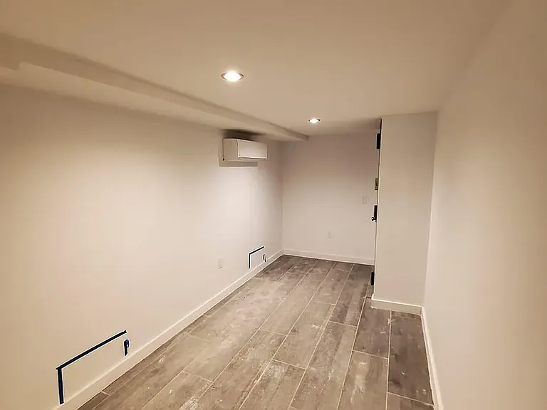 1271 Willoughby Ave #1R — Photo 12