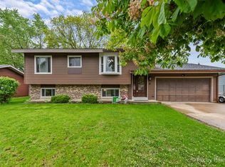 773 Dartmoor Dr, Crystal Lake, IL 60014