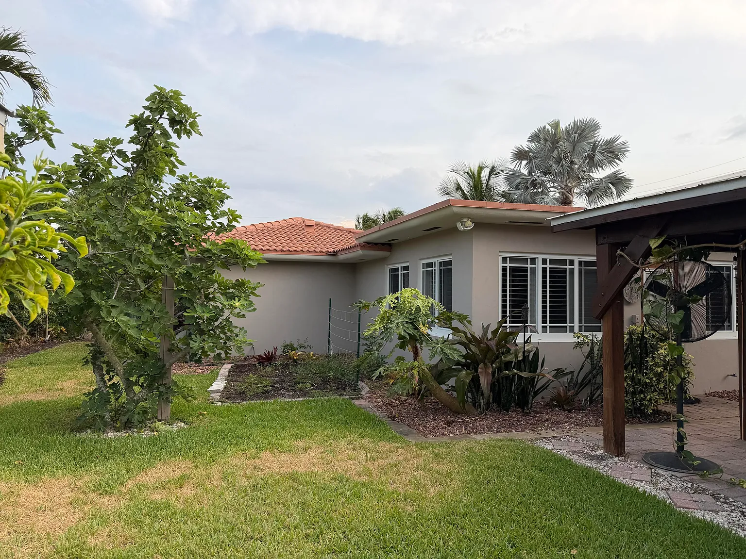 2 bed, 2.0 bath, 1640 sqft, $7,000 — Photo 2