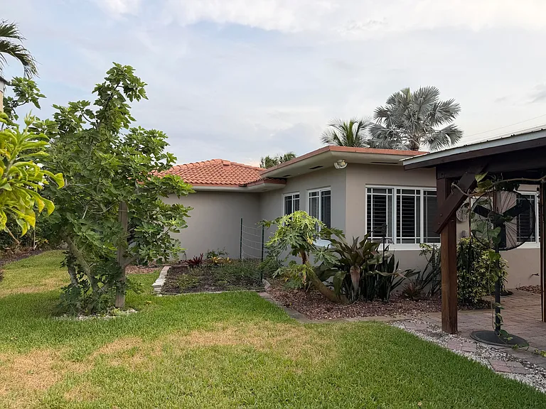 1140 Morse Blvd — Photo 2