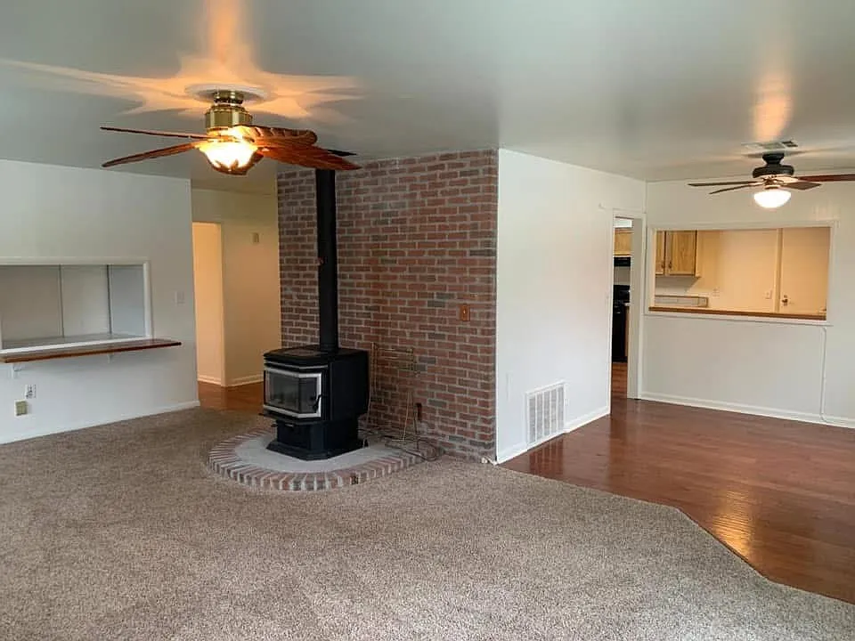 3 bed, 1400 sqft, $2,300 — Photo 2