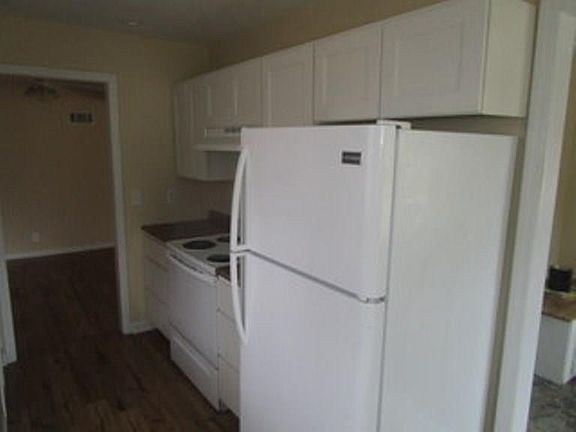 5th image of 921 Dresser Dr