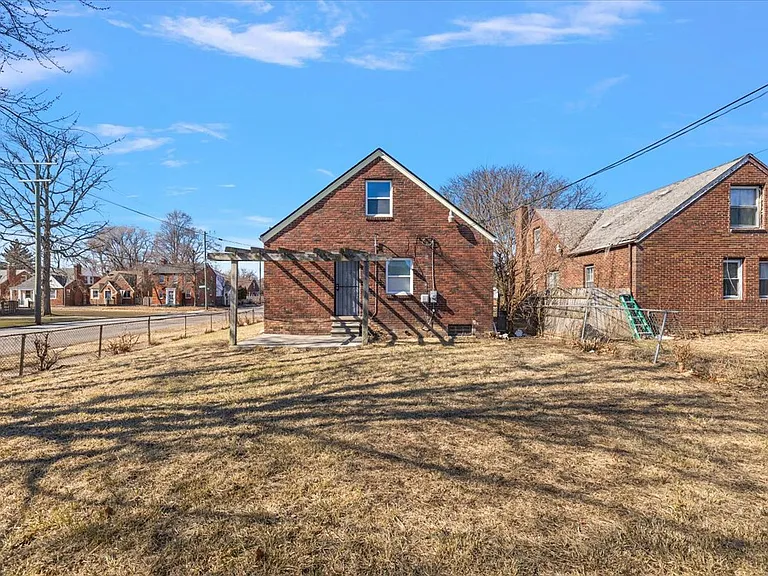 10500 Somerset Ave — Photo 6