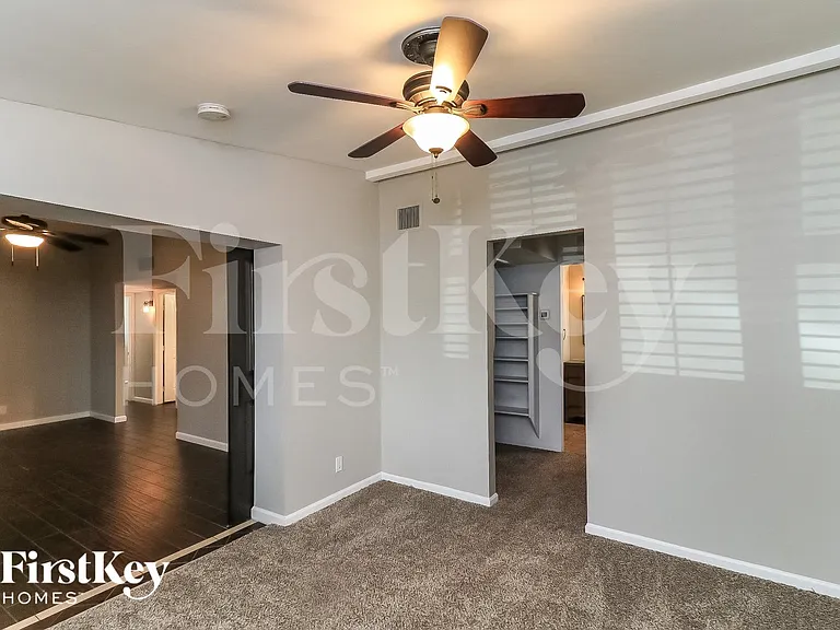 2206 E Arbor Cir — Photo 10