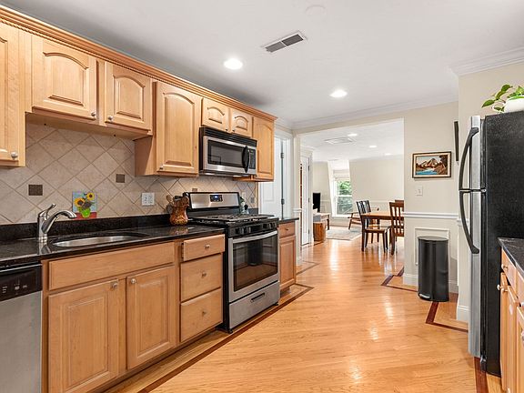 3rd image of 12 Maple Ave #3
