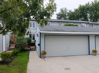 238 Applewood Ln, Bloomingdale, IL 60108