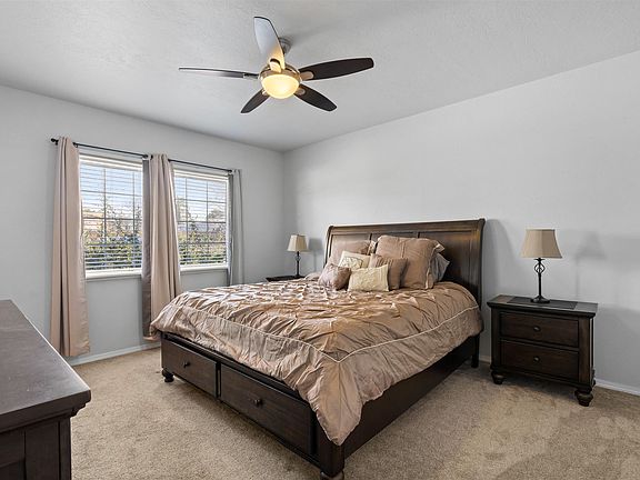 5th image of 3109 La Veta Dr NE