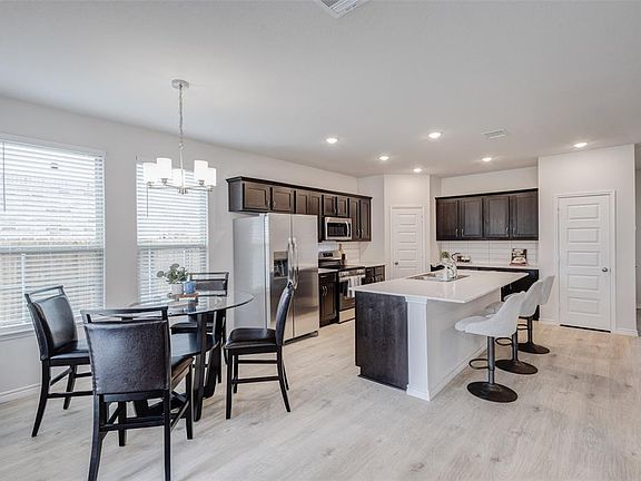 4th image of 404 Wrangler Ln