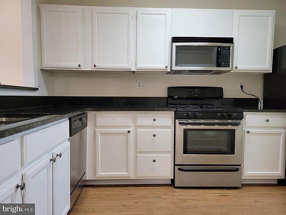 5th image of 974 Windbrooke Dr