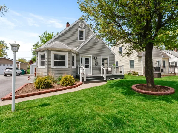 9040 Bunker Hill Dr, Munster, IN 46321