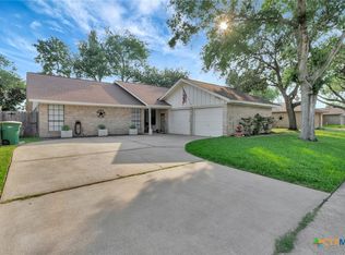 408 Navajo Dr, Victoria, TX 77904