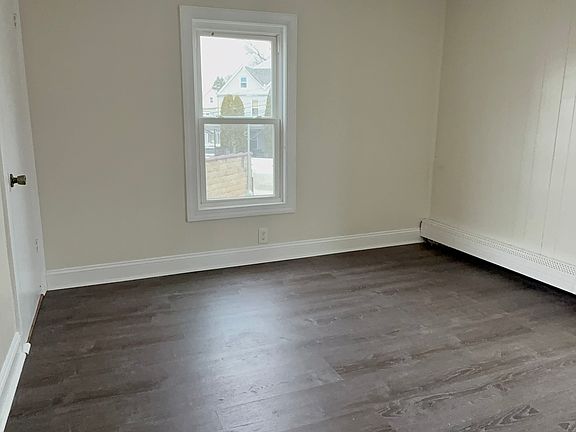 3rd image of 129 Carlisle St