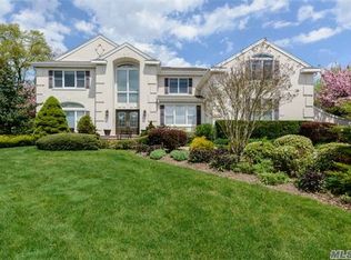 10 Woodbury Farms Dr, Woodbury, NY 11797