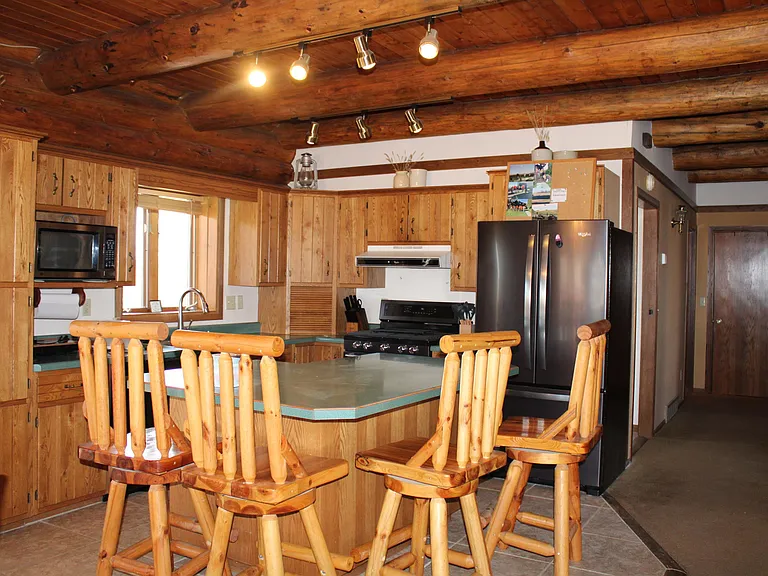 42673 US Highway 212 — Photo 16