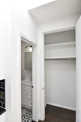 Rented by The Agency | media 10