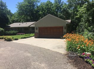4 River Ridge Cir, Eagan, MN 55121