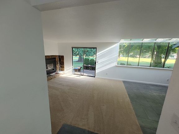 3rd image of 133 Hilltop Dr Unit B