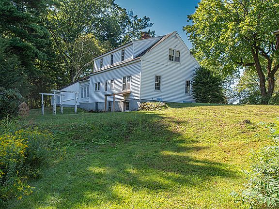 3rd image of 10 Dwight St