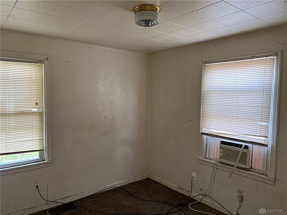 4th image of 1135 S Edwin C Moses Blvd