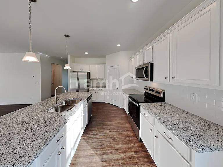 5070 Hudson Valley Dr — Photo 3