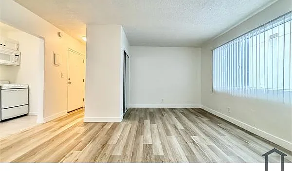 917 S Kenmore Ave #9 — Photo 5