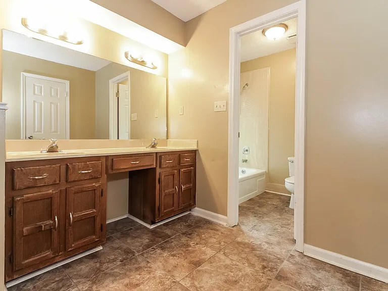 6708 Henredon Dr — Photo 14