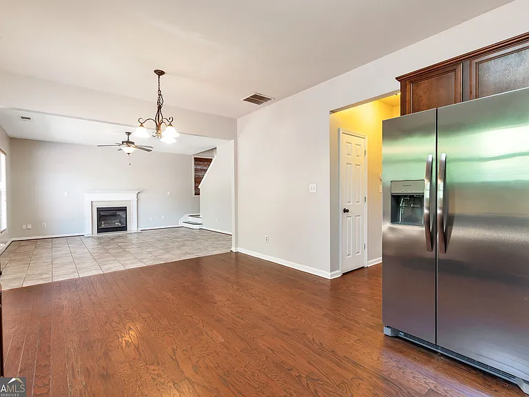 214 Farm Manor Ct — Photo 16